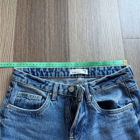 Low-rise, wide leg jeans - Picture 6 of 10